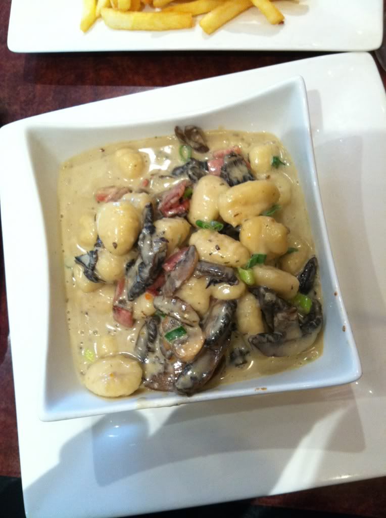 Gnocchi bascaiola. Unfortunately I don't like mushrooms and the gnocchi did not rise to my expectations.. I thought it was quite powdery, but according to Sundawgs, that's what it's meant to taste like ._. WHO WANTS TO MAKE ME SOME GOOD GNOCCHI TO DISPROVE MY BELIEFS?