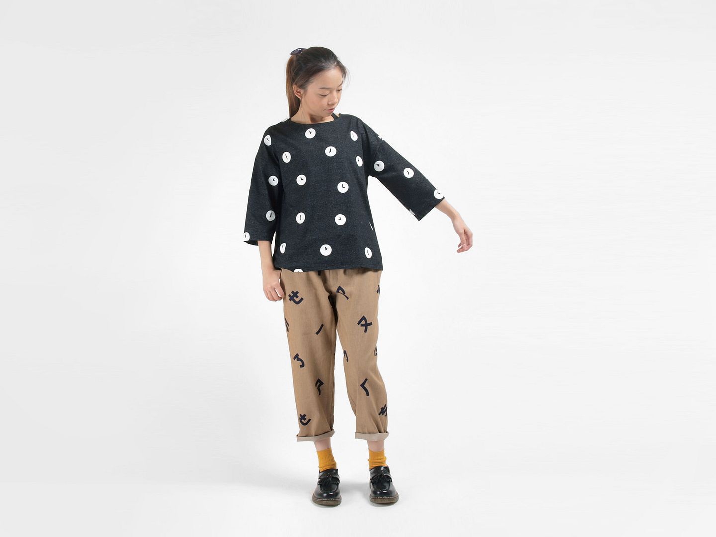【HEYSUN】time series / time screen printing oversize top-black - Women's Tops - Other Materials Black