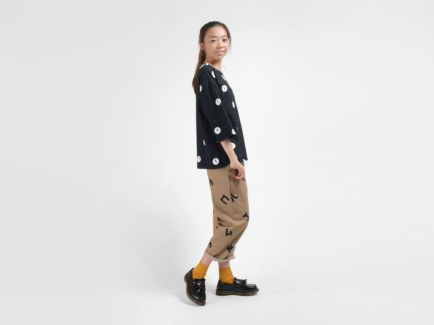 【HEYSUN】time series / time screen printing oversize top-black - Women's Tops - Other Materials Black
