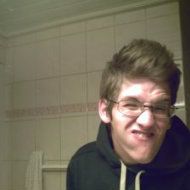 dude_and_his_mirror2