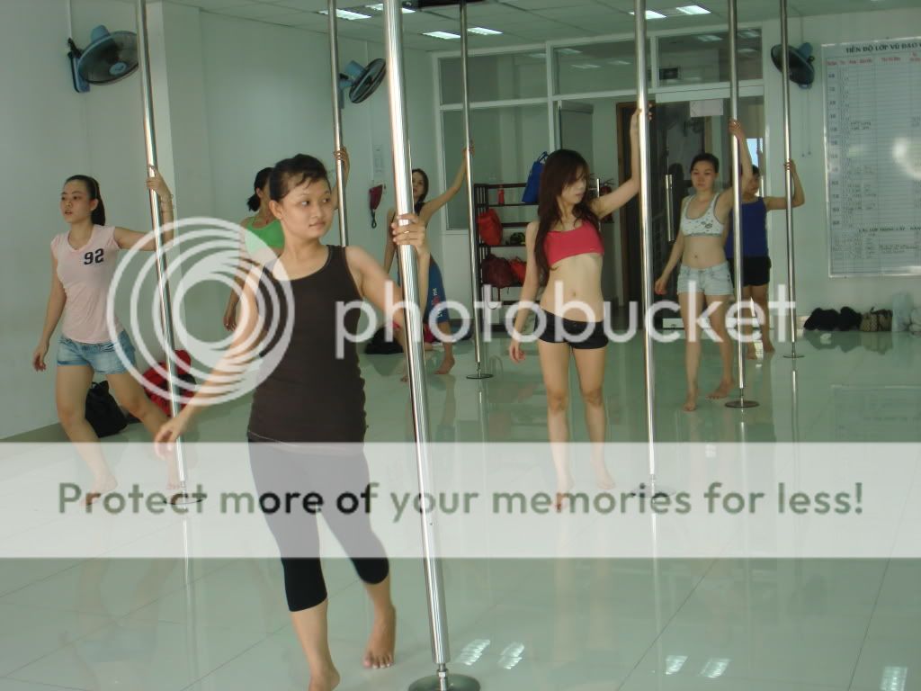 Truy kích lớp học múa cột tại Saigonbellydance