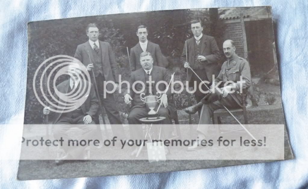 VINTAGE PHOTOGRAPH POSTCARD   SNOOKER/ POOL/BILLIARDS? TEAM, TROPHY 