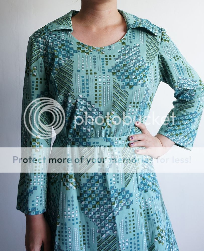vintage 70s pale green geometric flare dress 12-14